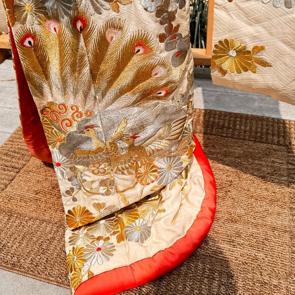 JAPANESE SILK UCHIKAKE WEDDING KIMONO WOMEN'S JAPAN MADE VINTAGE Minor Flaws - Picture 3 of 13